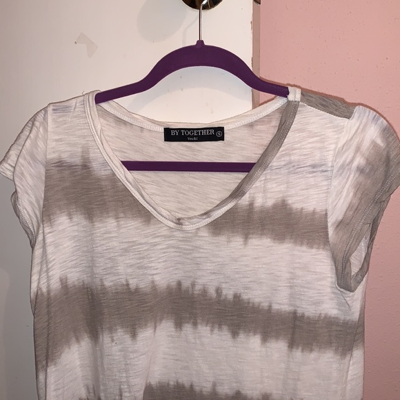 White and taupe T-shirt - Picture 2 of 2